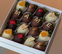 Клубника в шоколаде Premium Любимой маме 16 ягод