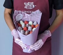 Букет из клубники в шоколаде Лаванда S