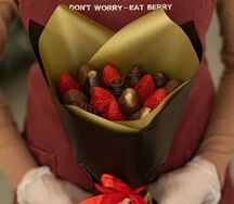 Букет из клубники в шоколаде Золото S