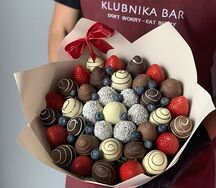 Букет из клубники в шоколаде три шоколада M