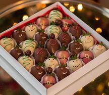 Клубника в шоколаде Premium Новогодний 25 ягод