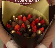 Букет из клубники в шоколаде Золото M
