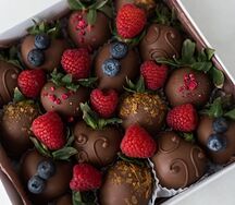 Клубника в шоколаде premium молочный 16 ягод