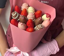 Букет из клубники в шоколаде Париж S