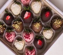 Клубника в шоколаде Ассорти 16 ягод