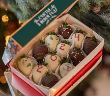 Клубника в шоколаде Счастливый год на 12 ягод