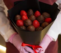 Букет из клубники Строгий S