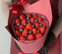 Букет из свежей клубники Летний день 2.0