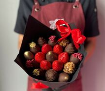 Букет из клубники в шоколаде Магия ночи S