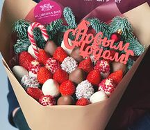 Букет из клубники в шоколаде Новогодний М