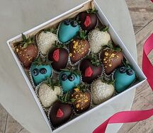 Клубника в шоколаде Карнавал 16 ягод