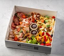 Вох мясных деликатесов и сыров L