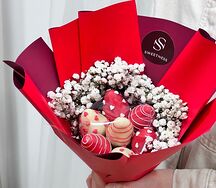 Клубника в шоколаде Букет с гипсофилой и ягоды Mini Red