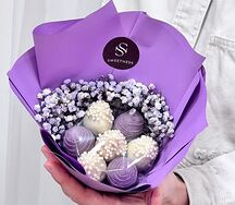 Букет из клубники в шоколаде с гипсофилой Mini Purple