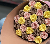 Шоколадные розы Букет 27 роз молочный