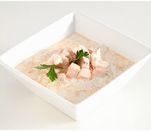 Уха с форелью и сливками