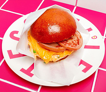 Утренняя булочка с колбасой