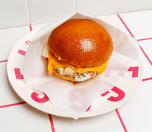 Утренняя булочка с лососем