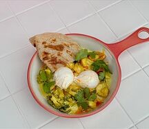 Овощная карри-сковородка с хрустящими креветками