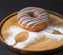 Пончик с шоколадом