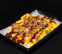 Картофель с беконом в сырном соусе