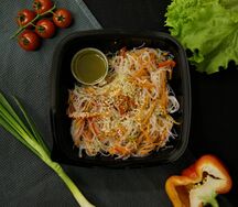 Салат Фунчоза с овощами и лимонным соусом