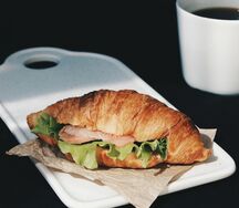 Круассан с лососем Шеф-посола