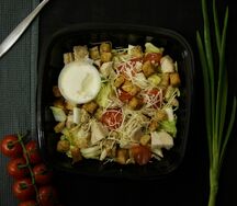 Салат Цезарь с курицей