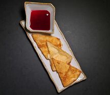 Сыр сулугуни, жаренный в сухарях