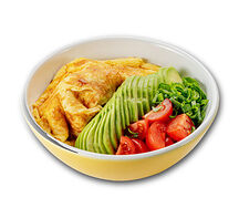 Боул скрэмбл с рисом и авокадо