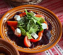 Салат с печеной свеклой