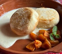 Сырники со сметанным соусом