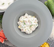 Салат крабовый с рисом и сладкой кукурузой