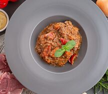 Томленая баранина с овощами су-вид