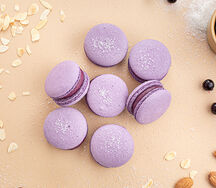 Макарон Черная смородина