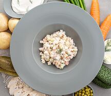 Салат столичный с запеченным куриным филе