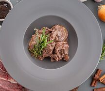 Говяжьи щечки в перечном соусе су-вид 