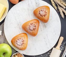 Пирожок с яблоком 