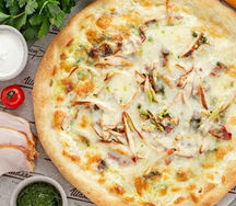 Свежемороженая пицца с копченым цыпленком 