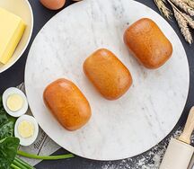 Пирожок со шпинатом, зеленым луком и яйцом