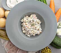 Салат Оливье с отварной говядиной