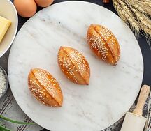 Пирожок с рисом и яйцом