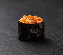 Острый гункан с лососем