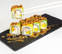 Зеленый дракон с креветкой