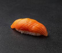 Суши лосось