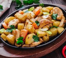 Сковорода горячая со свининой