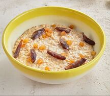 Каша овсяная с сухофруктами