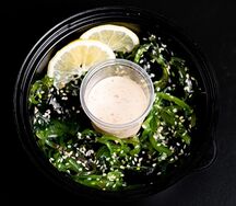 Салат с чукой и тунцом