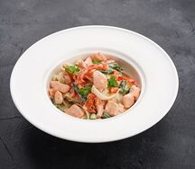 Удон с курицей под сливочным соусом