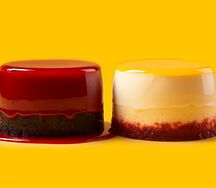 Сырники со сметаной и сливовым джемом